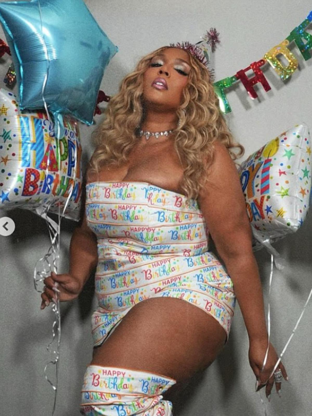 27 kilo verdi! Lizzo nun s&uuml;per minili doğum g&uuml;n&uuml; se&ccedil;imi 2