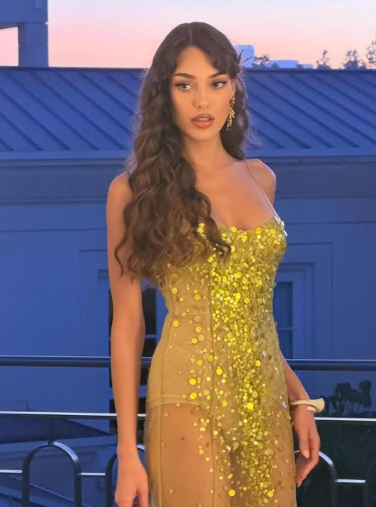 Dilan &Ccedil;i&ccedil;ek Deniz in annesini g&ouml;renler şaştı kaldı!  G&uuml;zellik genetikmiş   1