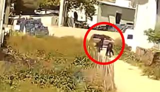 Kadın avukat davayı geri &ccedil;ekmeyince &ouml;ld&uuml;r&uuml;ld&uuml;! Cinayet anı kamerada