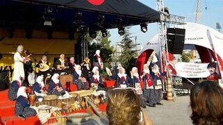 'Yaşa Mustafa Kemal Paşa yaşa' marşını söyleyince konser yarıda kaldı