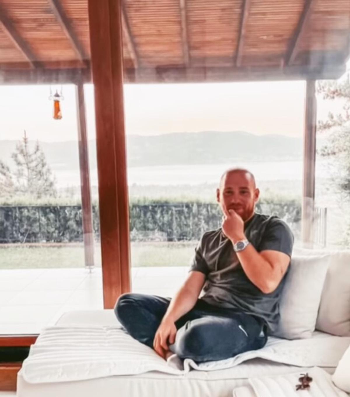 10 yıl &ouml;nce satın aldı! &Ccedil;ocuklar Duymasın ın Havu&ccedil; u Furkan Kızılay İstanbul u terk ediyor 4