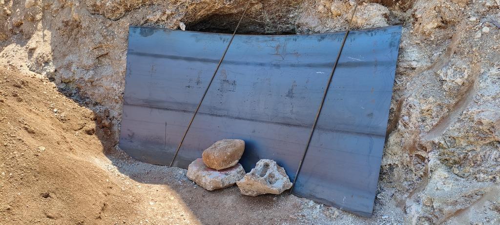 Belediye kazısında bulundu! İçinden küp ve insan kemikleri çıktı 3