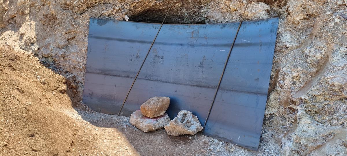 Belediye kazısında bulundu! İ&ccedil;inden k&uuml;p ve insan kemikleri &ccedil;ıktı 3