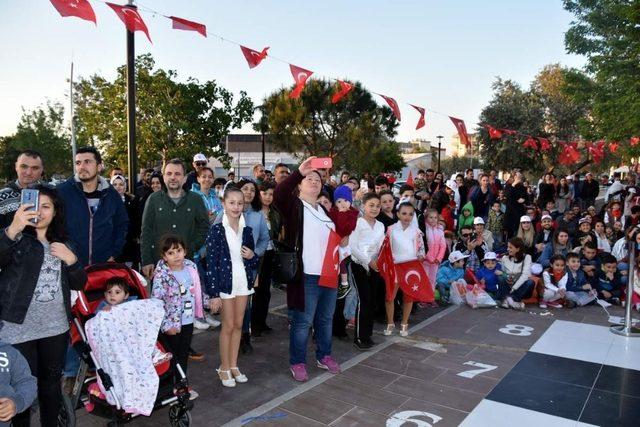 Aliağa’da sokakta bayram var