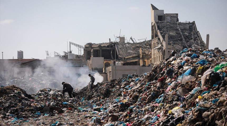 Gazze'de &ccedil;&ouml;p krizi: Salgın riski b&uuml;y&uuml;yor!