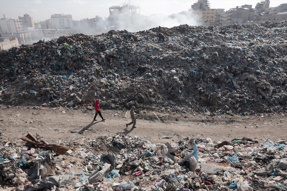 Gazze de &ccedil;&ouml;p krizi: Salgın riski b&uuml;y&uuml;yor! 11