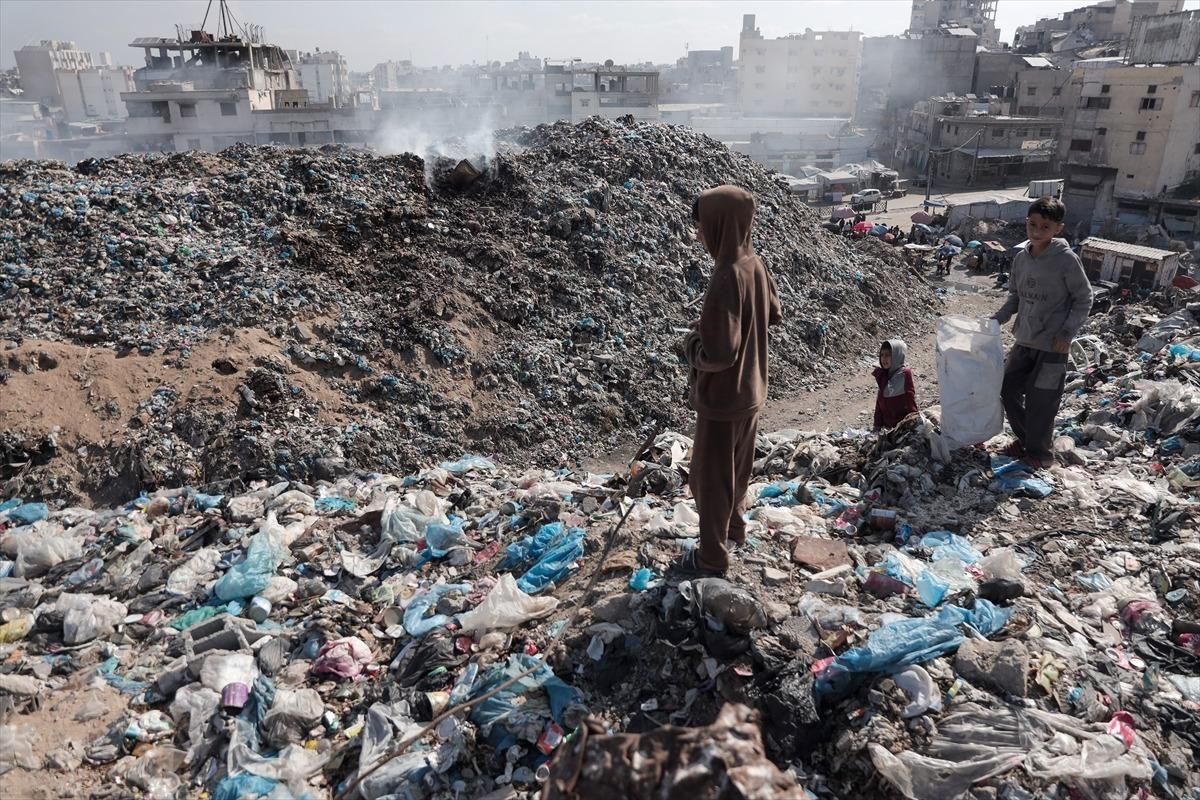 Gazze de &ccedil;&ouml;p krizi: Salgın riski b&uuml;y&uuml;yor! 6