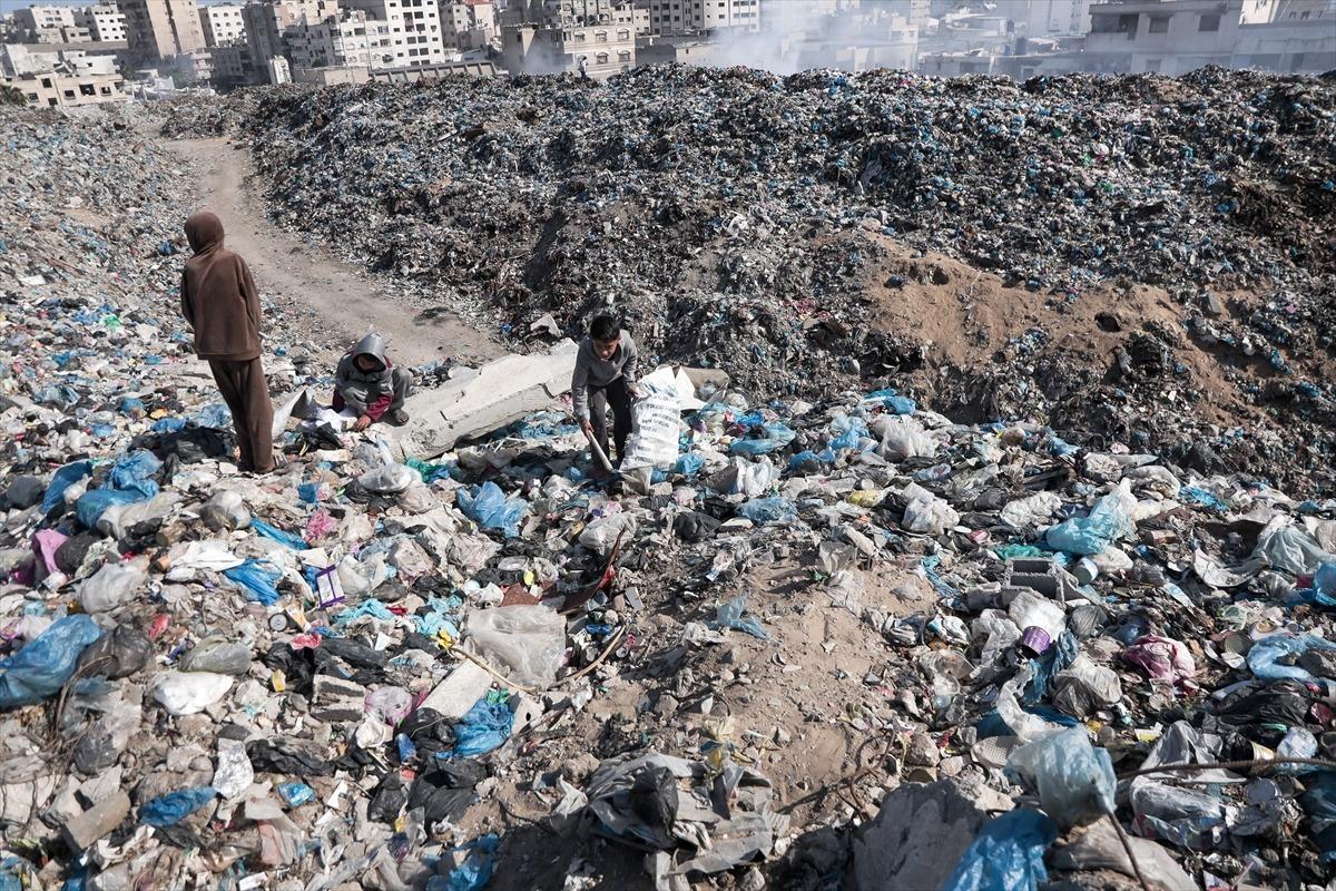 Gazze de &ccedil;&ouml;p krizi: Salgın riski b&uuml;y&uuml;yor! 7