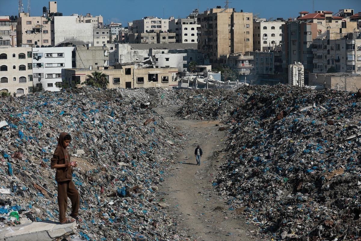 Gazze de &ccedil;&ouml;p krizi: Salgın riski b&uuml;y&uuml;yor! 3