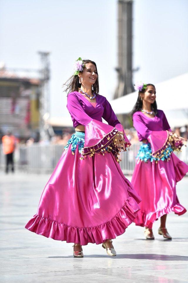 İzmir’de renkli festivaller başlıyor