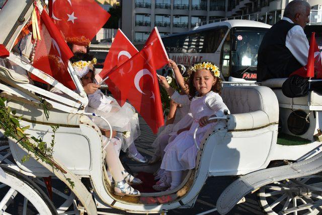 Kuşadası'nda Turizm Haftası'na kortej yürüyüşlü kutlama