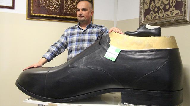 Türkiye'nin en büyük ayakkabısı üretildi: Tam 222 numara!