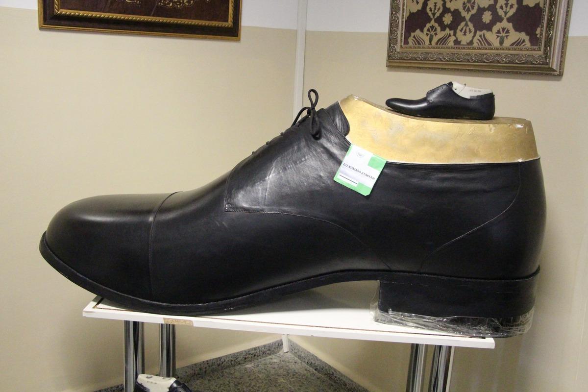 T&uuml;rkiye nin en b&uuml;y&uuml;k ayakkabısı &uuml;retildi: Tam 222 numara! 2