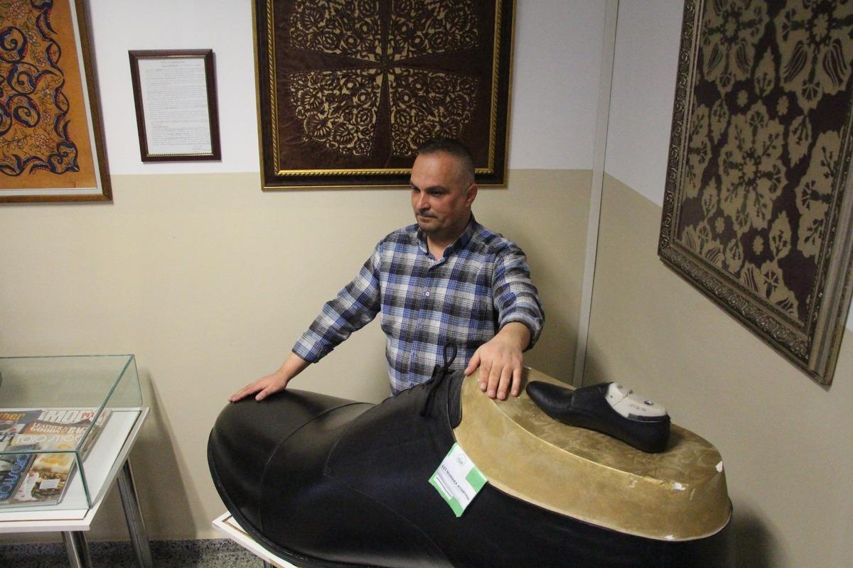 T&uuml;rkiye nin en b&uuml;y&uuml;k ayakkabısı &uuml;retildi: Tam 222 numara! 1