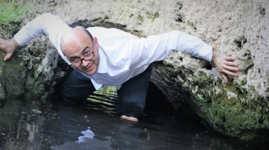 Bursa'da içi su dolu tünelden geçenlerin sıkıntılarından kurtulduğuna inanılıyor