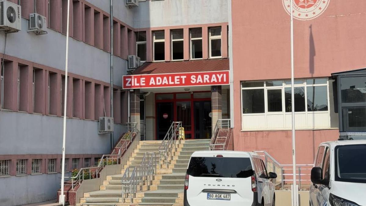 Ara&ccedil;ta &ouml;l&uuml; bulunmuştu, 2 yıl sonra eşini "kasten &ouml;ld&uuml;rme" su&ccedil;lamasıyla yargılandı 1