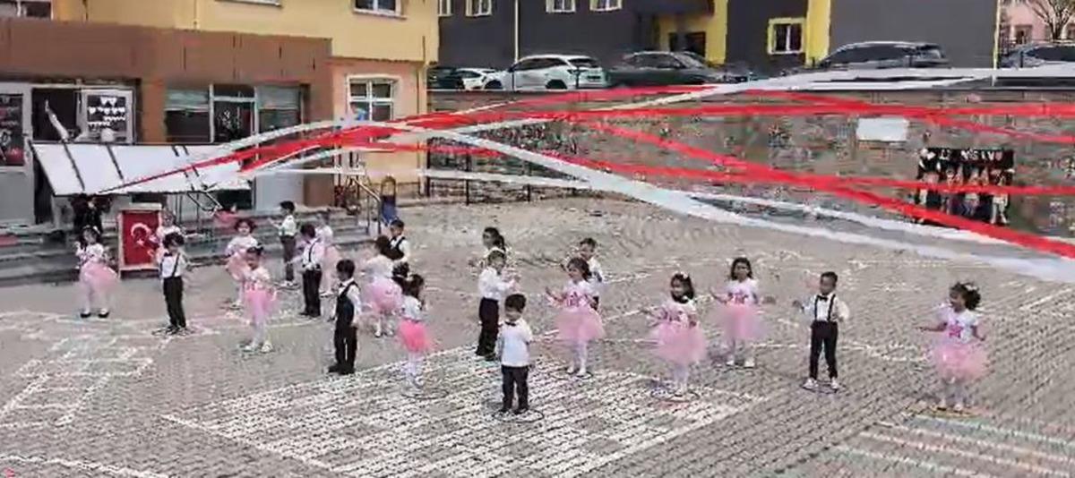 Kayseri de okulda &ouml;ğretmenin &uuml;zerine tabela d&uuml;şt&uuml; 1