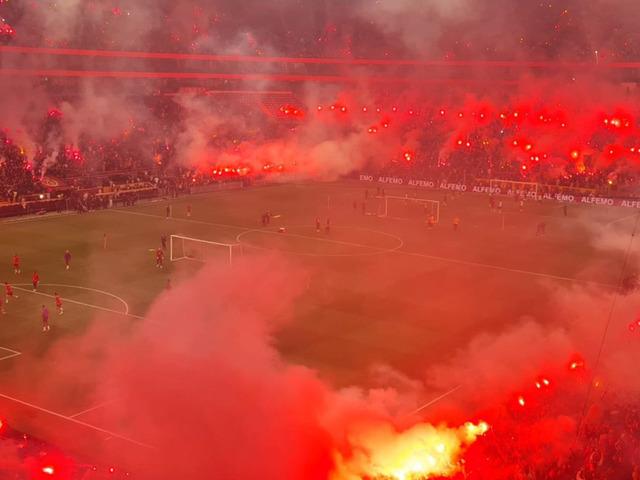 Galatasaray'dan RAMS Park'ta g&ouml;vde g&ouml;sterisi! Antrenmana binlerce taraftar akın etti