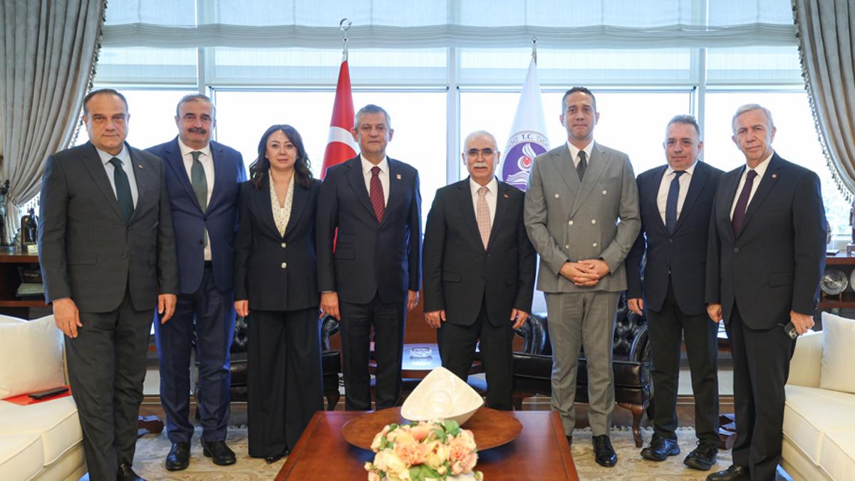 CHP Genel Başkanı Özel: "Bu ziyareti bir nezaket, makama saygı ve güven çerçevesinde yapıyoruz" 3