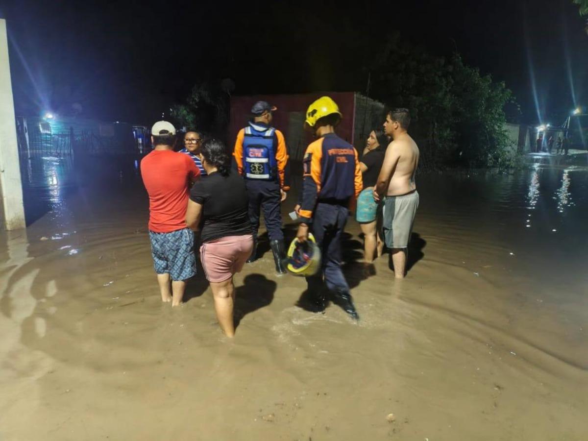 Venezuela da 7 eyalette şiddetli yağış ve sel alarmı 1