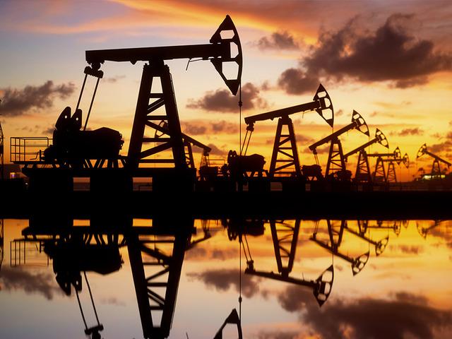 Petrol fiyatları u&ccedil;uyor: 4 yılın zirvesi, eşik aşıldı