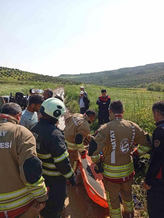 Antakya&rsquo;da trakt&ouml;r&uuml;n altında kalan kadın yaralandı 3