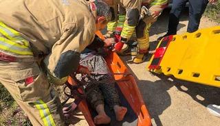 Antakya&rsquo;da trakt&ouml;r&uuml;n altında kalan kadın yaralandı