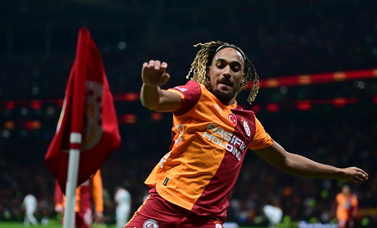 Galatasaray da Noa Lang ve Sacha Boey 3 ma&ccedil; sonra ayrılıyor! 2