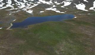 Bahar ve kış mevsimi aynı anda g&ouml;r&uuml;nt&uuml;lendi, ortaya eşsiz manzara &ccedil;ıktı