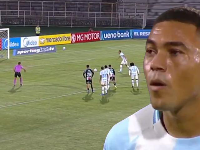 Galatasaray'ın eski yıldızı Carlos Vinicius, 6 dakikada 3 penaltı ka&ccedil;ırdı!