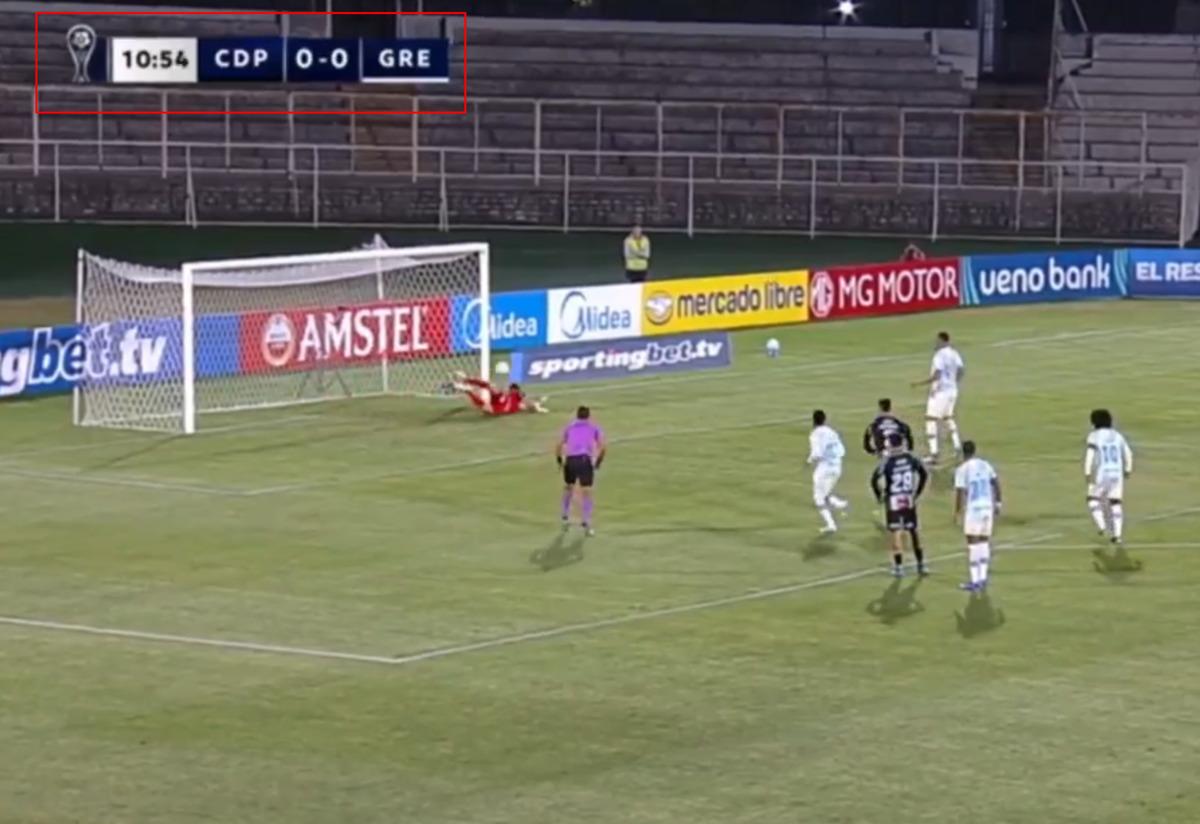 Galatasaray ın eski yıldızı Carlos Vinicius, 6 dakikada 3 penaltı ka&ccedil;ırdı! 1