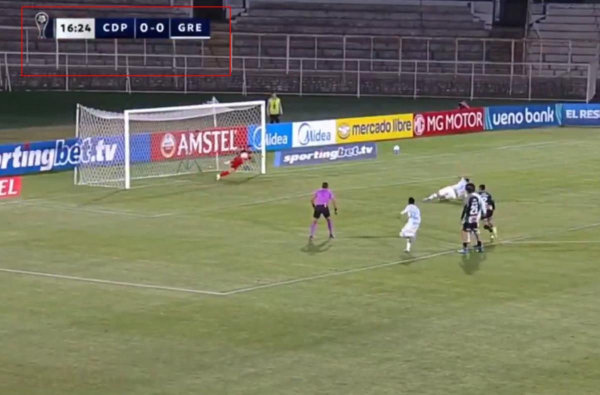 Galatasaray ın eski yıldızı Carlos Vinicius, 6 dakikada 3 penaltı ka&ccedil;ırdı! 3