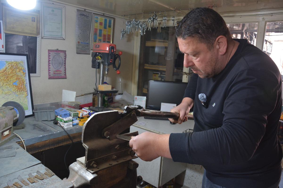 Siparişlere yetişmeye &ccedil;alışıyor: K&uuml;&ccedil;&uuml;k bir at&ouml;lyede &uuml;retiliyor 2