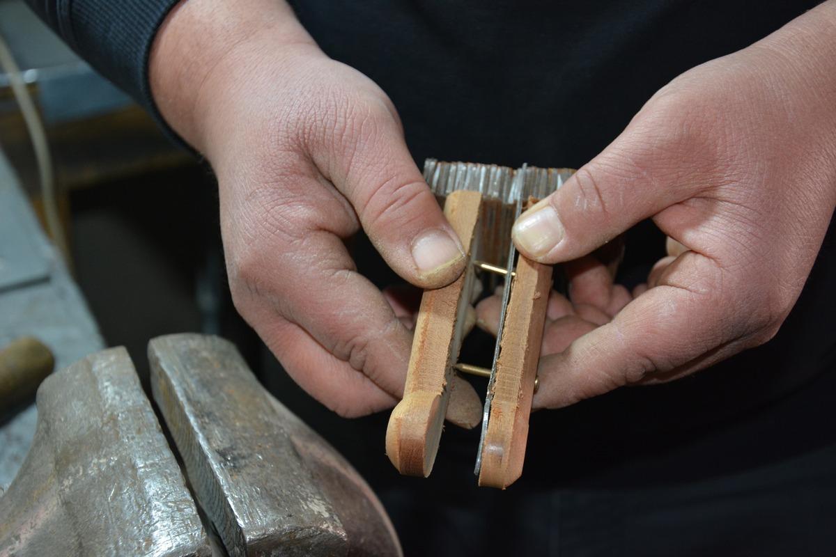 Siparişlere yetişmeye &ccedil;alışıyor: K&uuml;&ccedil;&uuml;k bir at&ouml;lyede &uuml;retiliyor 6