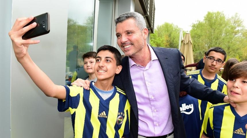 Sadettin Saran, Fenerbah&ccedil;e forması hediye etti