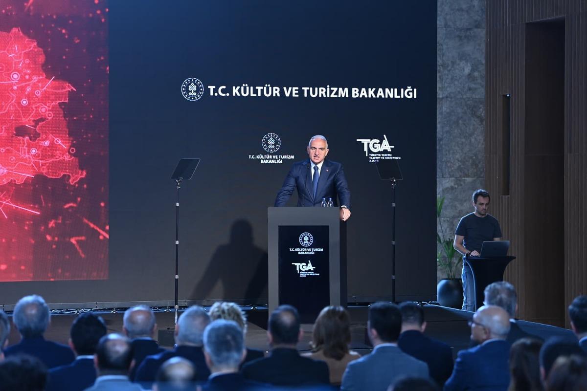 Bakan Ersoy&rsquo;dan Erdoğan vurgusu! Krizlerle &ccedil;evrili coğrafyada T&uuml;rkiye &ldquo;İstikrar Adası&rdquo; 1