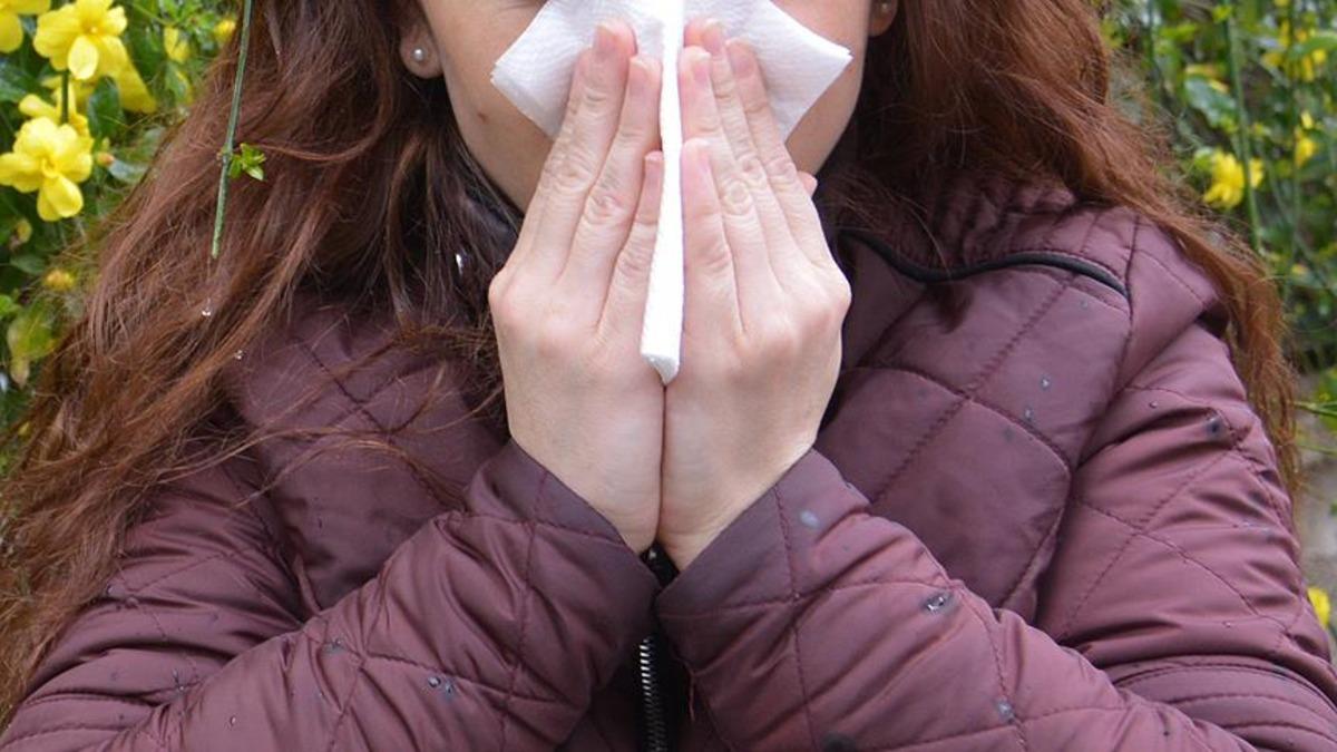 Acil servislerde yoğunluk: Mevsim ge&ccedil;işi zorluyor!  Maske takın  uyarısı  2