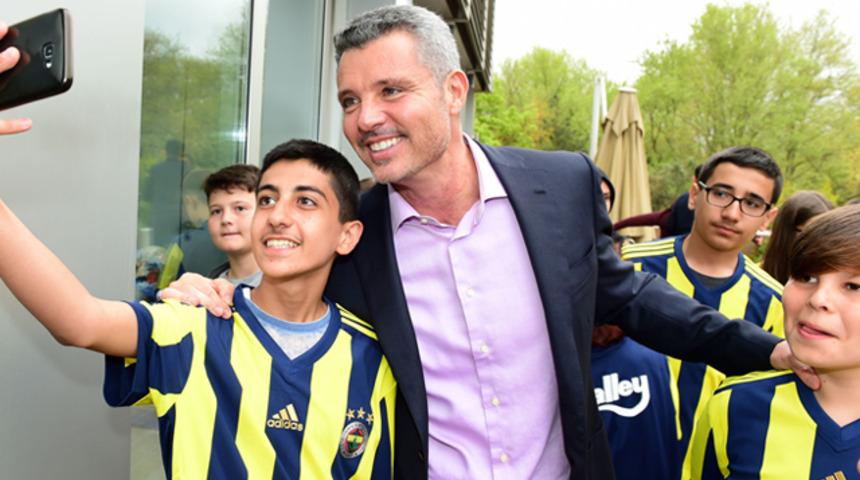 Sadettin Saran, Fenerbah&ccedil;e forması hediye etti