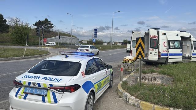 Edirne de ambulans ile taksinin &ccedil;arpıştığı kazada 5 kişi yaralandı 2
