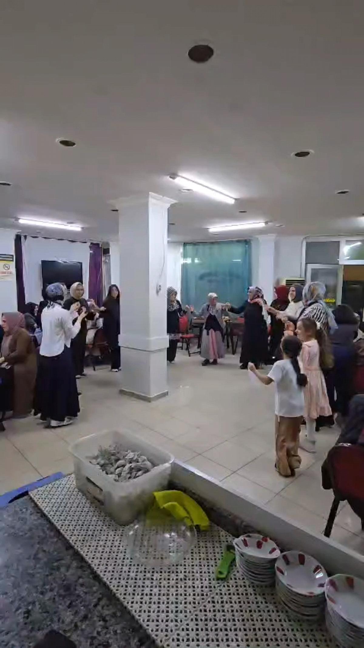 Se&ccedil;im vaadi ger&ccedil;ek oldu: Mahallede roller bir g&uuml;nl&uuml;ğ&uuml;ne değişti 4