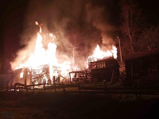 Sinop&rsquo;ta yangın: 2 katlı ev, ahır, ambar k&uuml;l oldu 2