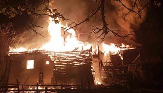 Sinop&rsquo;ta yangın: 2 katlı ev, ahır, ambar k&uuml;l oldu