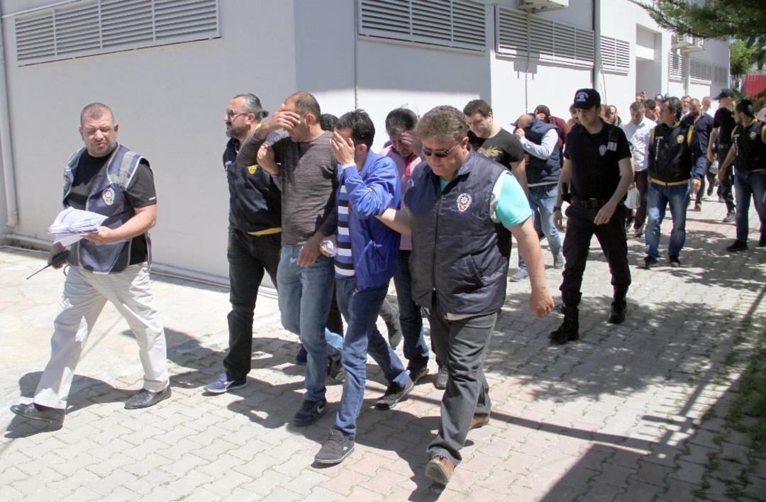 Alanya&rsquo;da aranan 21 ş&uuml;pheli eş zamanlı operasyonla yakalandı