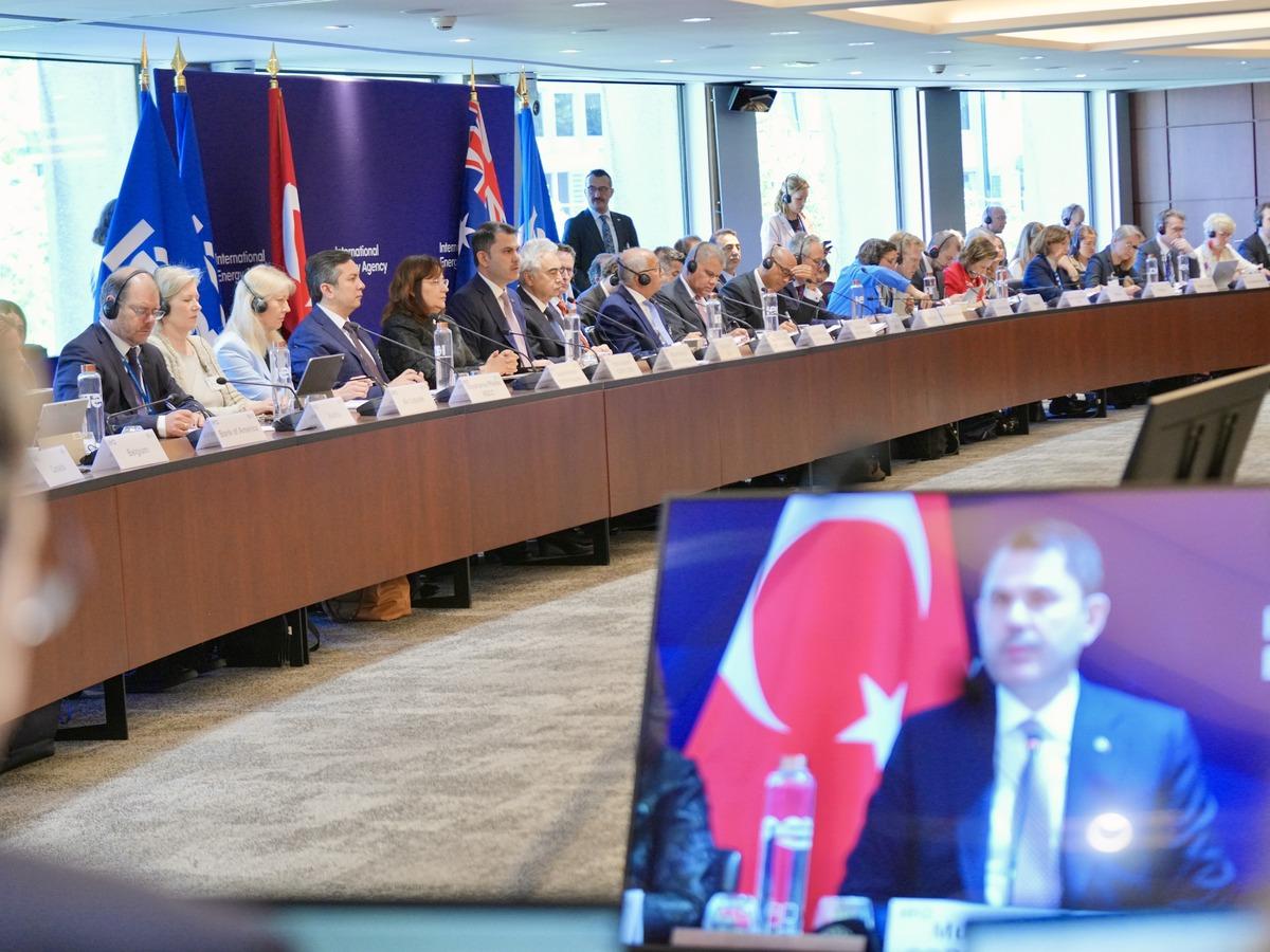 Bakan Kurum:  Yapılması gereken en kritik atılım, temiz enerjiye ge&ccedil;işi hızlandırmak  2