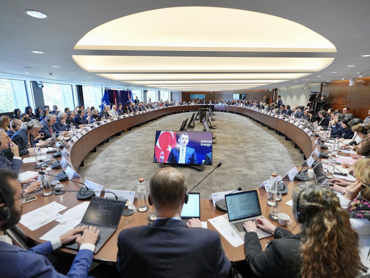 Bakan Kurum:  Yapılması gereken en kritik atılım, temiz enerjiye ge&ccedil;işi hızlandırmak  3