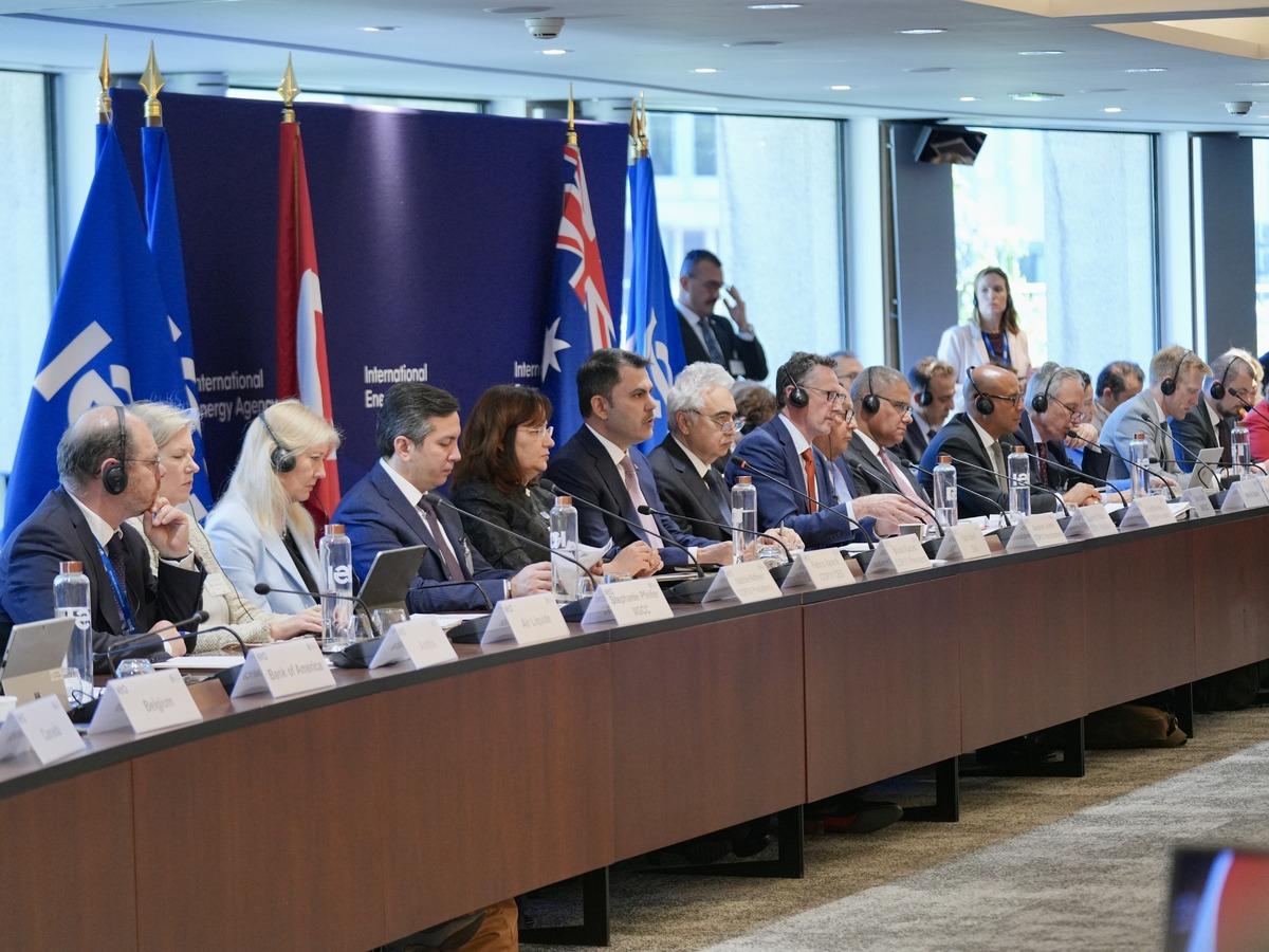 Bakan Kurum:  Yapılması gereken en kritik atılım, temiz enerjiye ge&ccedil;işi hızlandırmak  5