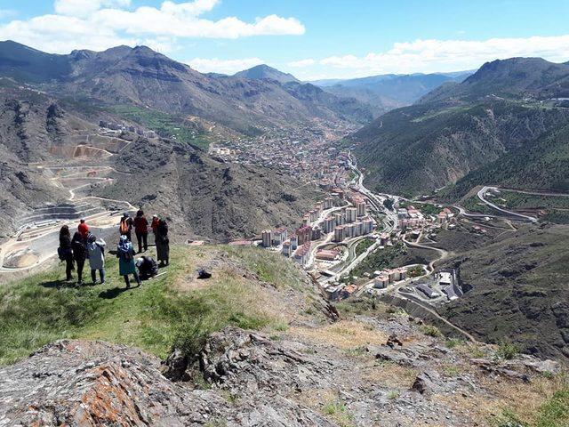 Gümüşhaneli dağcılardan Turizm Haftası yürüyüşü