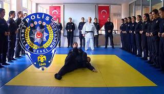 Polislere judo eğitimi geliyor: Amirlikte "siyah kuşak" sınırı
