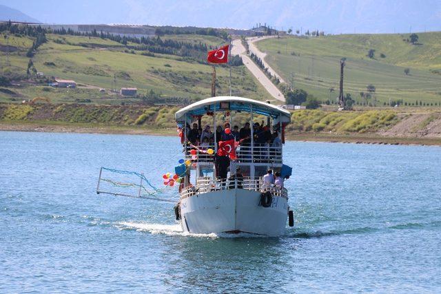 Denizi olmayan şehirde tekne turu