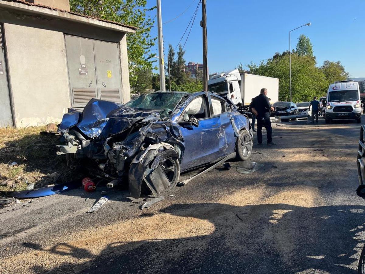 İzmir de 1 i polis 3 kişinin hayatını kaybettiği kazada lojistik firmasının sahibi g&ouml;zaltına alındı 1